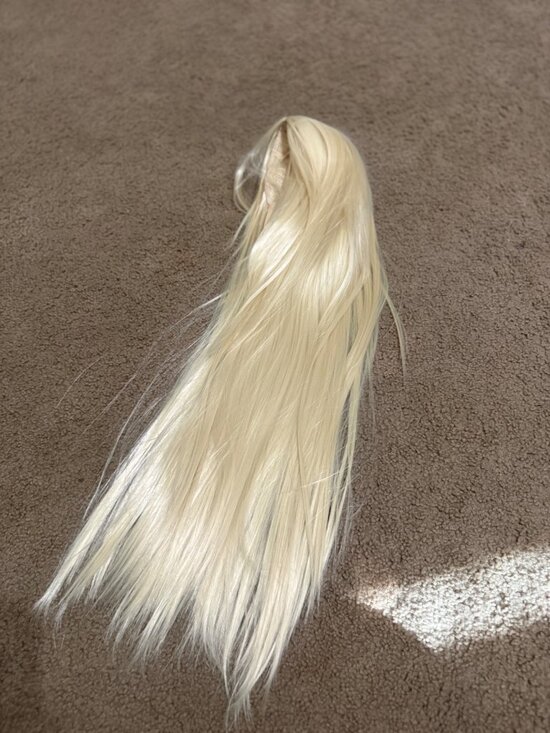 NEW 32 inch  blonde glueless wig - Picture 6 of 7